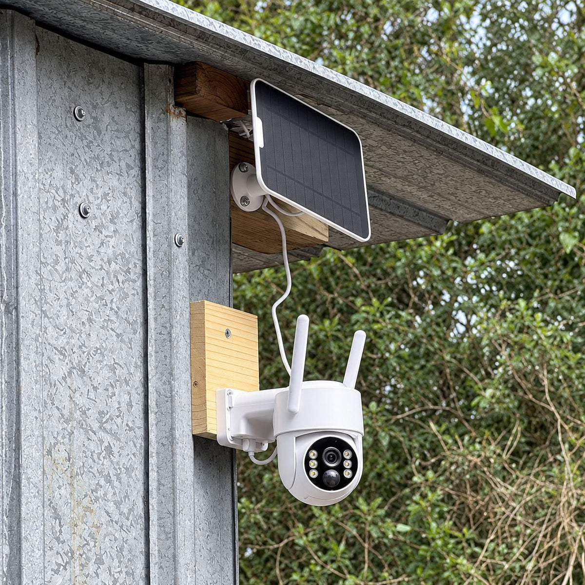 Campark SC43 Solar-powered security camera on shed